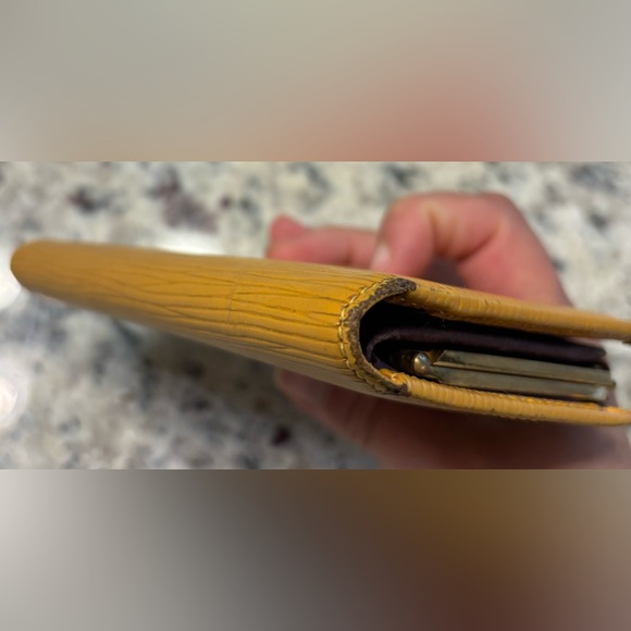Authentic LV EPI Kisslock leather wallet (yellow color/purple interior) - Picture 6 of 17